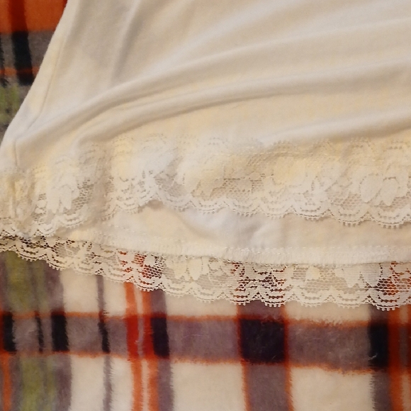 POL White Lace Flowy Cami Top - Picture 6 of 8